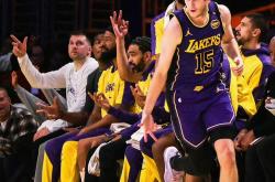 九游官方平台包含NBA总决赛加时末段再迎强敌，洛杉矶湖人单刀错失，主帅态度：悬念犹存，年轻球员得到机会的词条