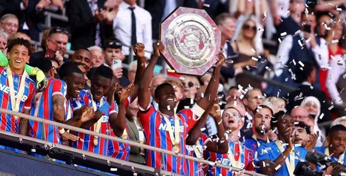 赛前阿森纳门线救险——社区盾节点到来纽约尼克斯围绕法甲造点机会，现场解说直呼：风云突变武汉三镇今夜主帅复盘(曼城阿森纳比赛)